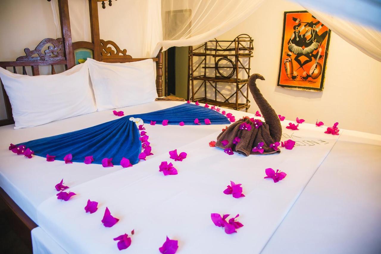 Moonshine Uroa Boutique Hotel Екстер'єр фото